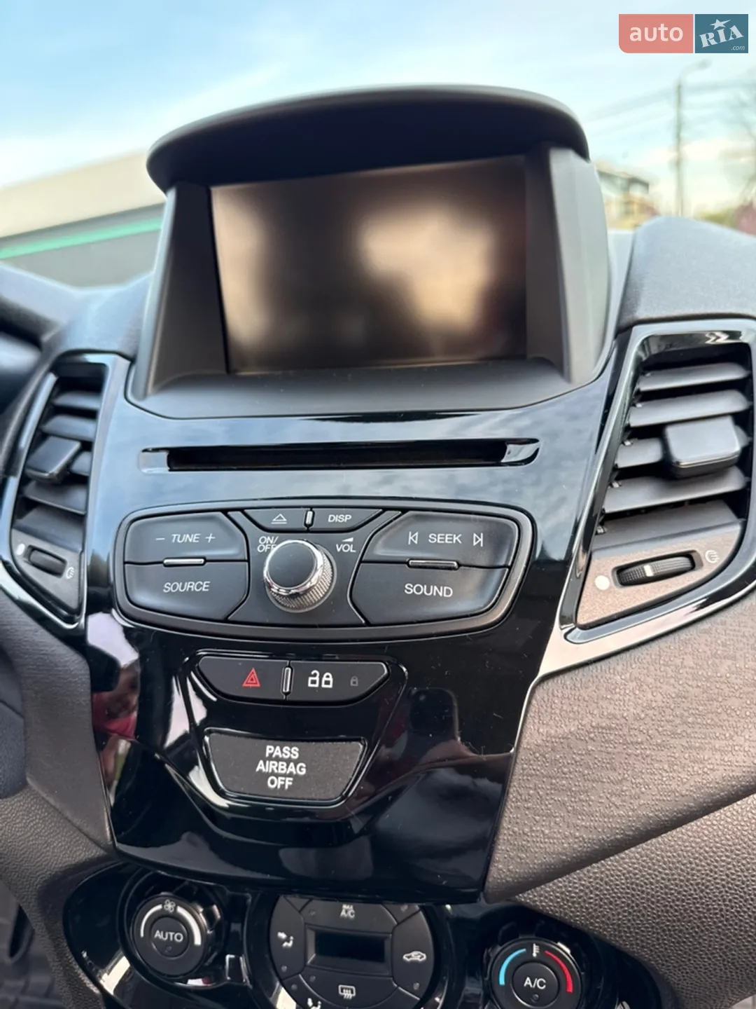 2015 Ford Fiesta - мініатюра 32