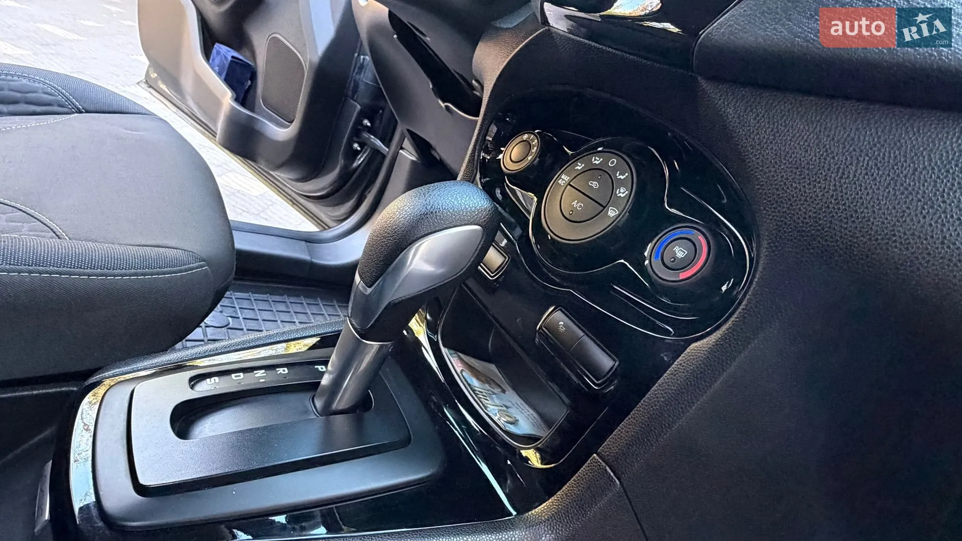 2018 Ford Fiesta - мініатюра 66