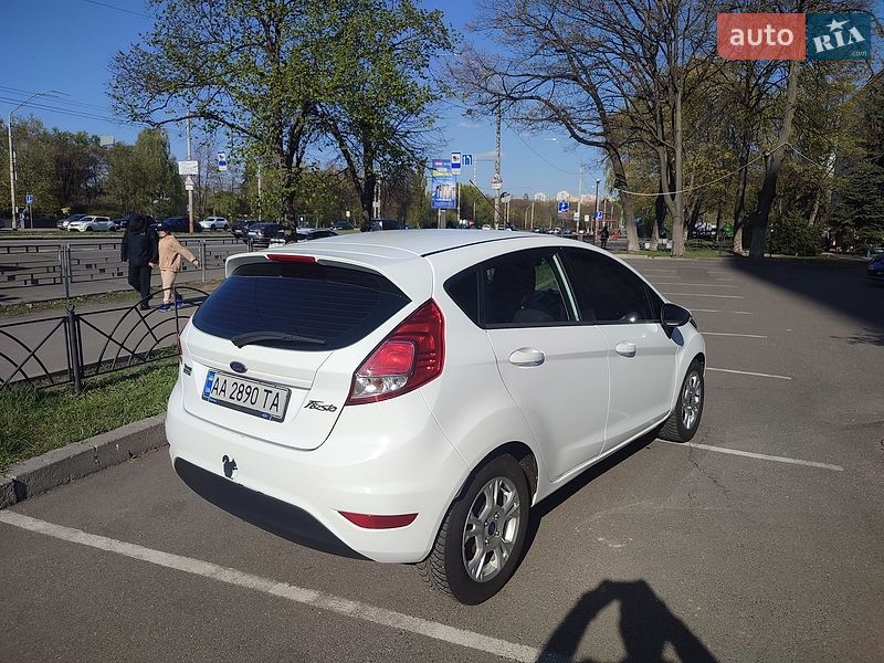 Хетчбек Ford Fiesta 2016 в Києві