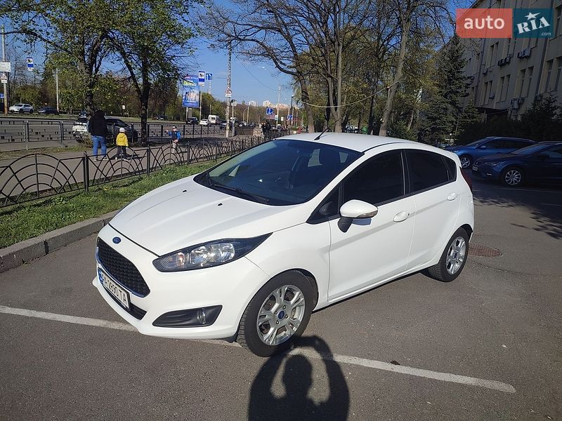 Хетчбек Ford Fiesta 2016 в Києві