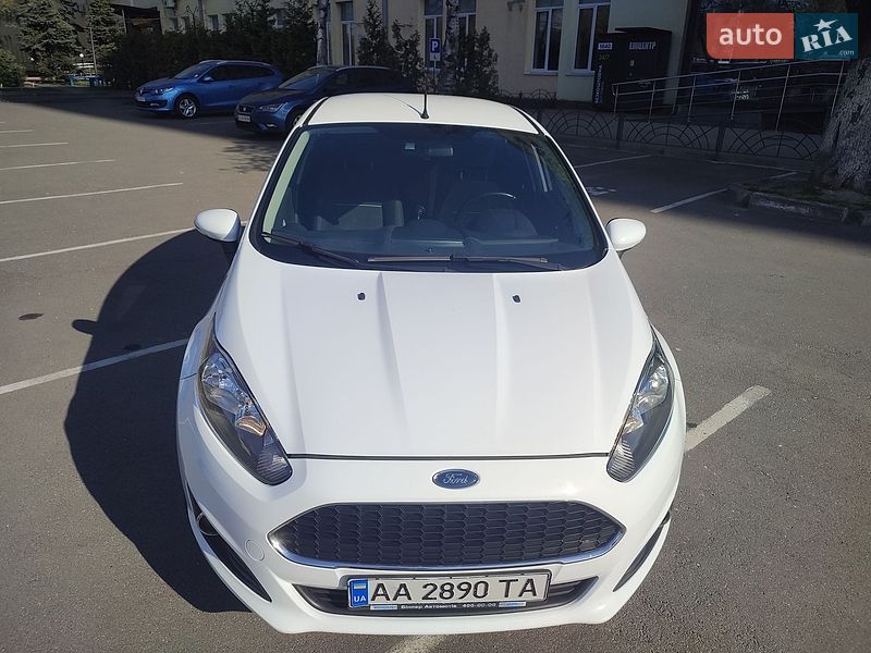 Хетчбек Ford Fiesta 2016 в Києві