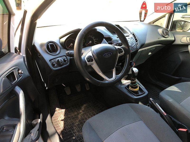 Хэтчбек Ford Fiesta 2012 в Ивано-Франковске