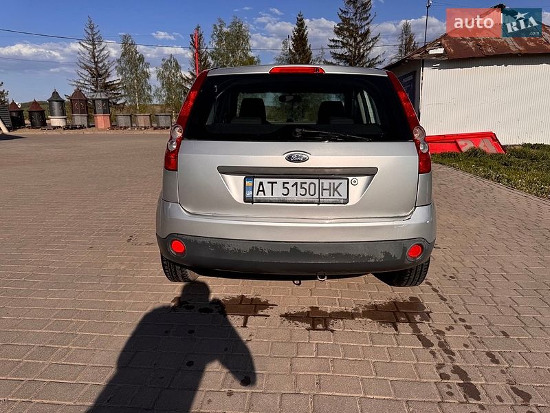 Хэтчбек Ford Fiesta 2006 в Отынии