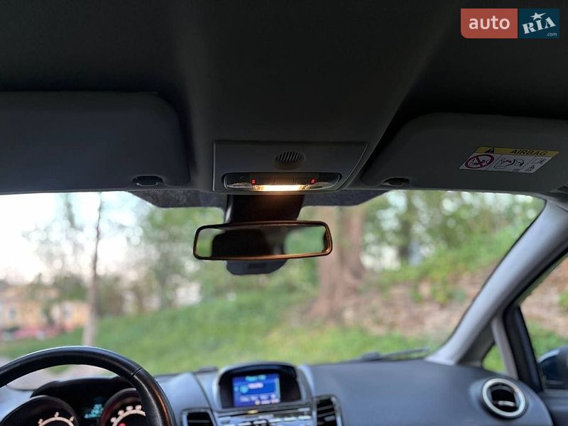 Хэтчбек Ford Fiesta 2014 в Остроге