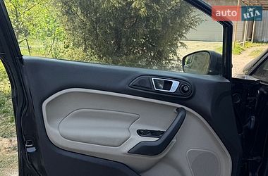Хэтчбек Ford Fiesta 2016 в Львове