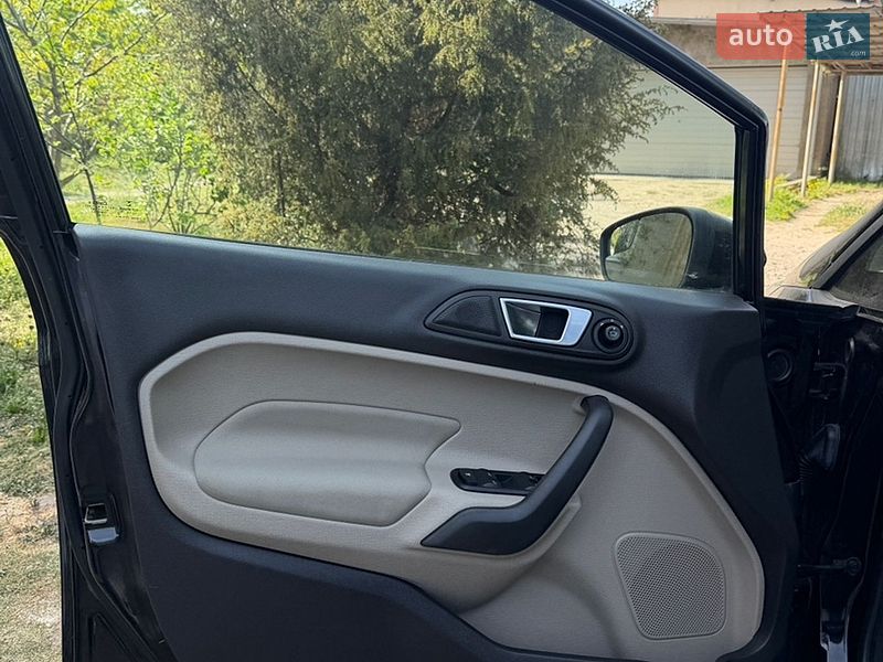 Хэтчбек Ford Fiesta 2016 в Львове