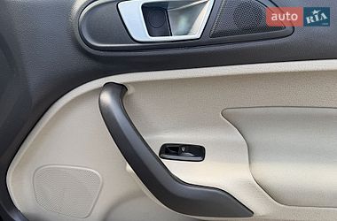 Хэтчбек Ford Fiesta 2016 в Львове