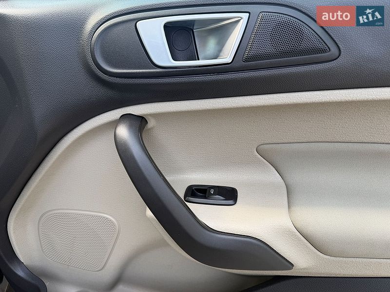 Хэтчбек Ford Fiesta 2016 в Львове