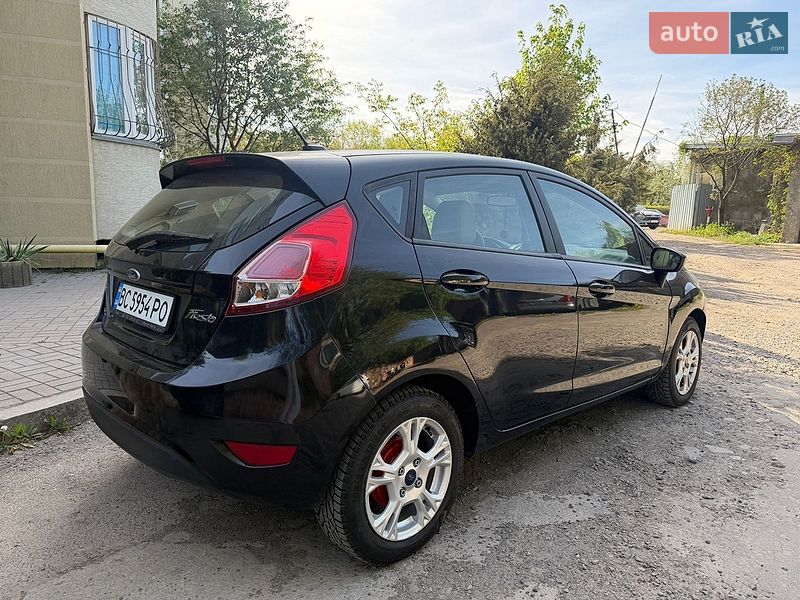 Хэтчбек Ford Fiesta 2016 в Львове