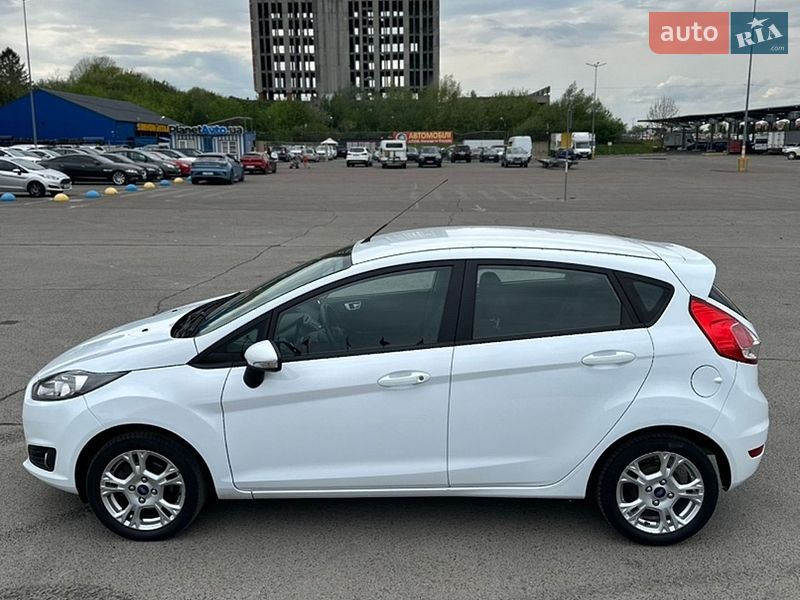 Хэтчбек Ford Fiesta 2016 в Львове