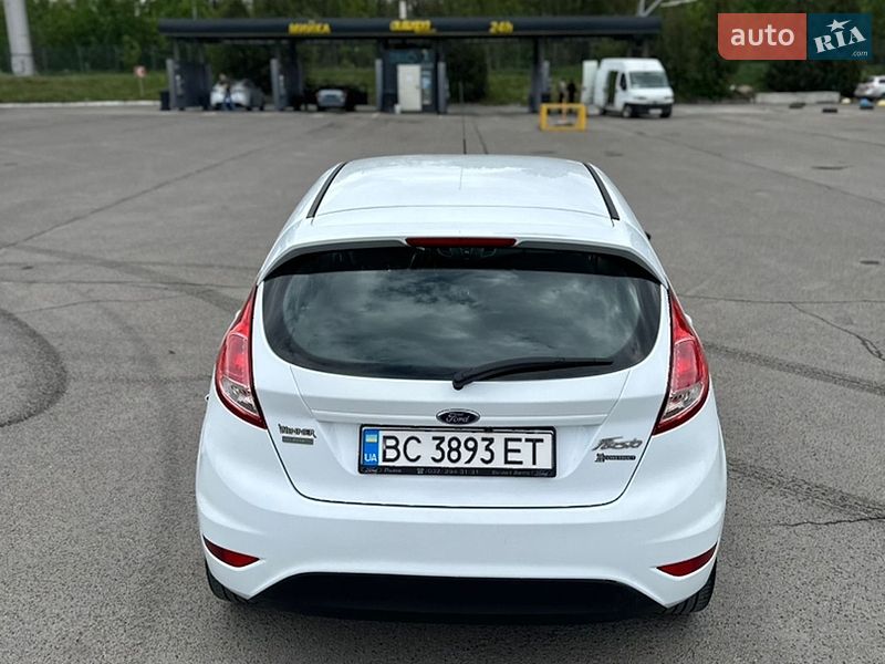 Хэтчбек Ford Fiesta 2016 в Львове