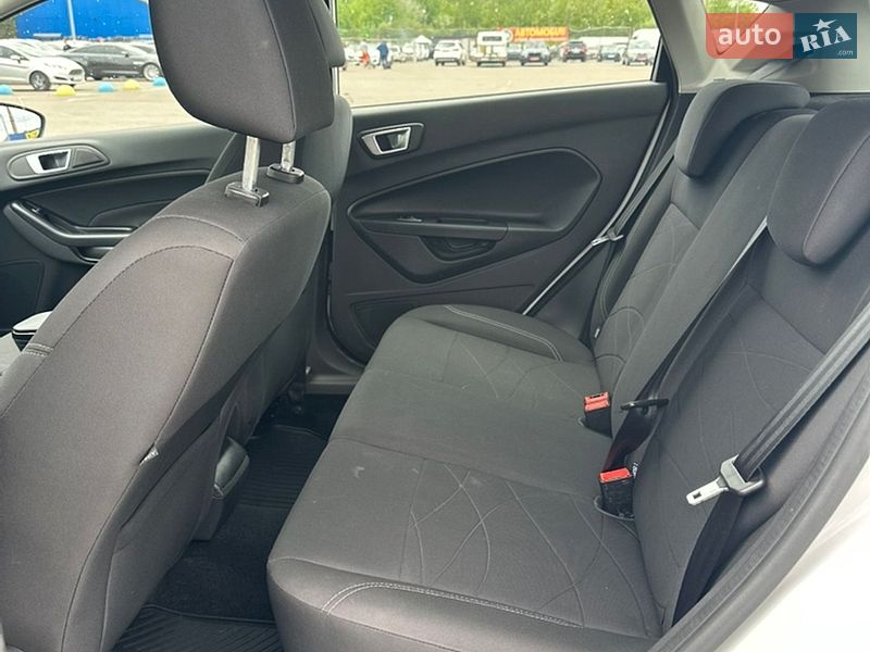 Хэтчбек Ford Fiesta 2016 в Львове