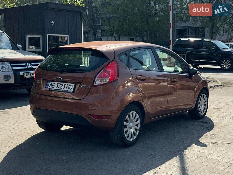 Хетчбек Ford Fiesta 2014 в Дніпрі