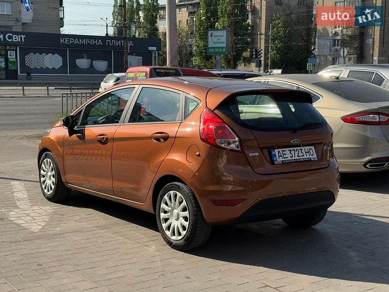 Хетчбек Ford Fiesta 2014 в Дніпрі