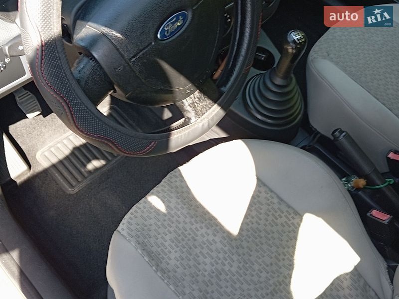 Хэтчбек Ford Fiesta 2007 в Винниках