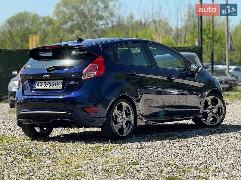 Хэтчбек Ford Fiesta 2015 в Киеве
