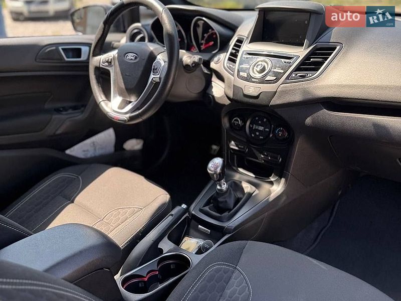 Хэтчбек Ford Fiesta 2015 в Киеве