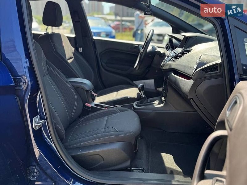 Хэтчбек Ford Fiesta 2015 в Киеве