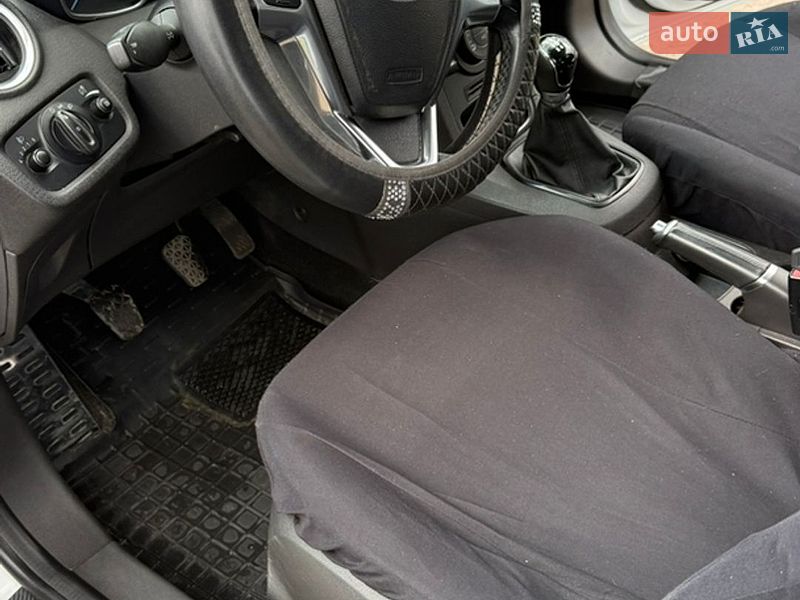 Хетчбек Ford Fiesta 2016 в Синельниковому