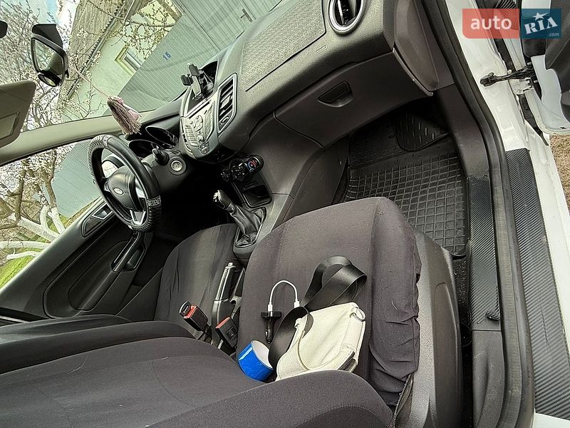 Хетчбек Ford Fiesta 2016 в Синельниковому