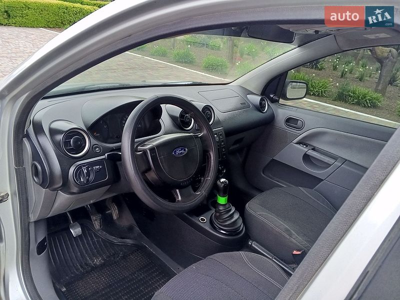 Хэтчбек Ford Fiesta 2002 в Белгороде-Днестровском