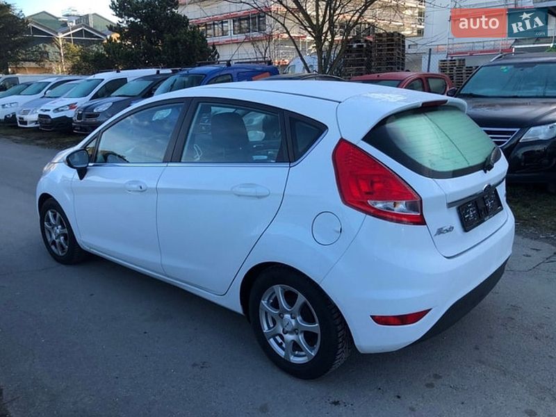 Хетчбек Ford Fiesta 2012 в Стрию