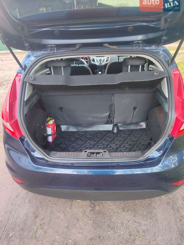 Хэтчбек Ford Fiesta 2012 в Карловке