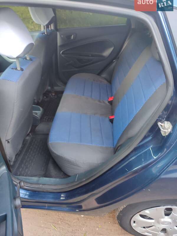 Хэтчбек Ford Fiesta 2012 в Карловке