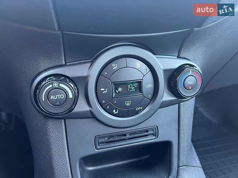 Хетчбек Ford Fiesta 2013 в Дніпрі