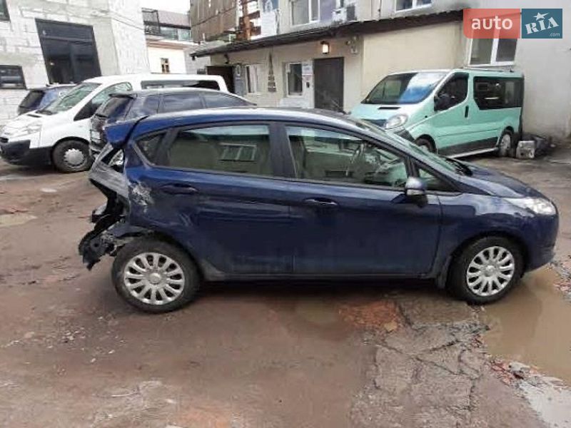 Хэтчбек Ford Fiesta 2015 в Киеве