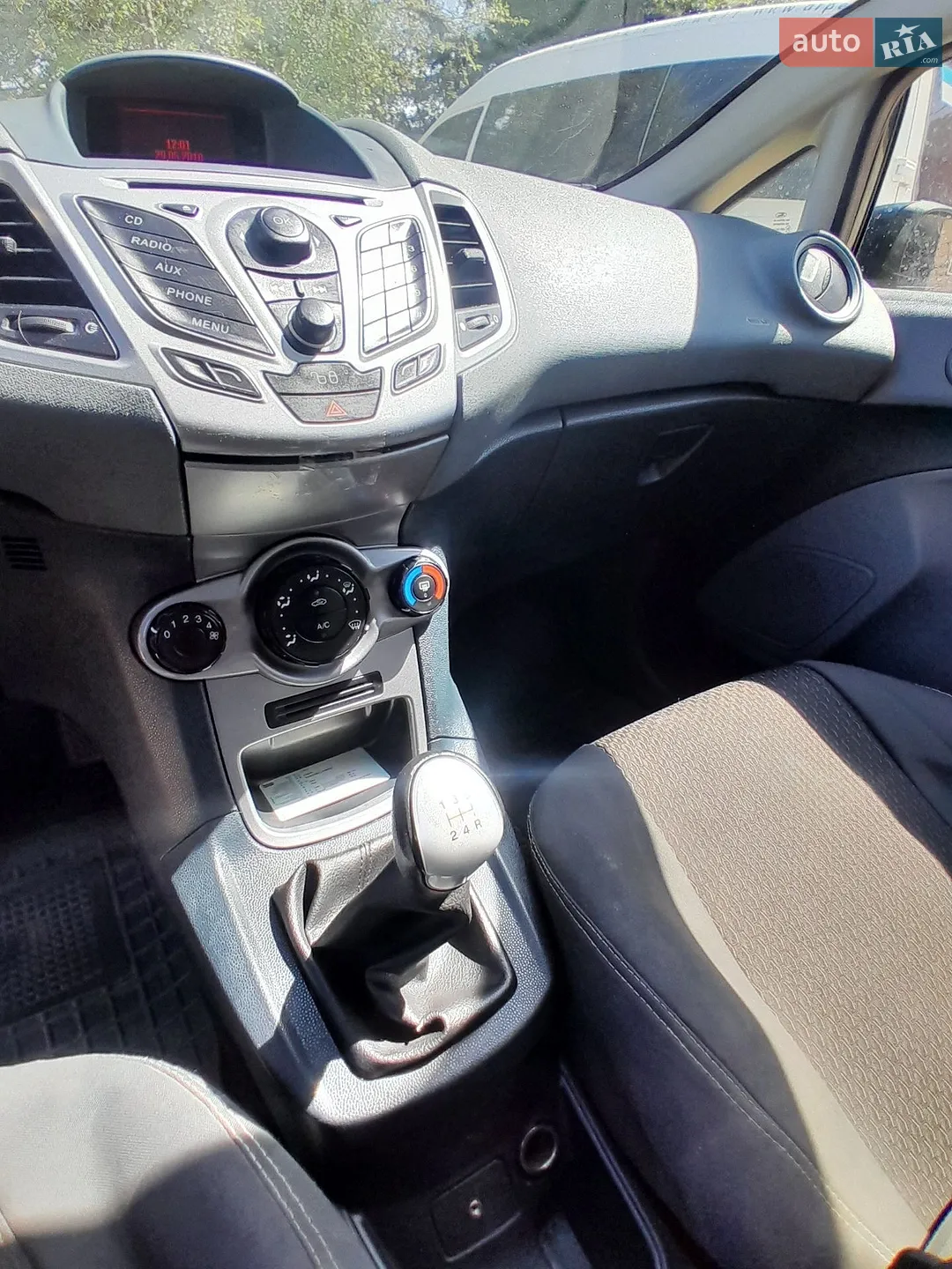 2010 Ford Fiesta - мініатюра 11