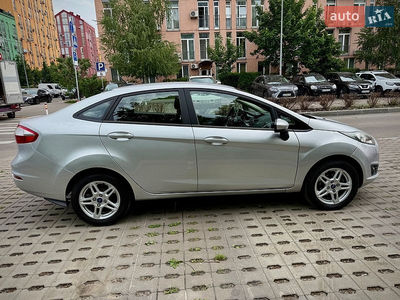 Седан Ford Fiesta 2017 в Києві