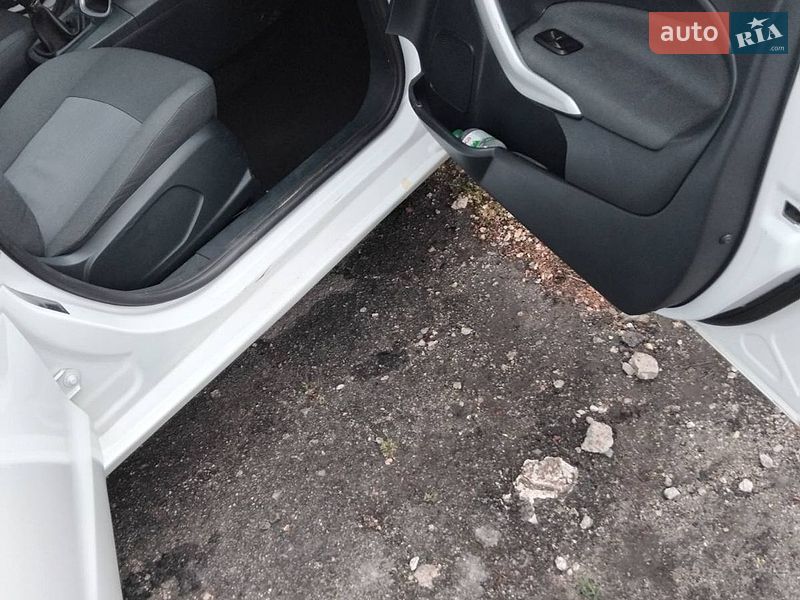 Хетчбек Ford Fiesta 2011 в Дніпрі
