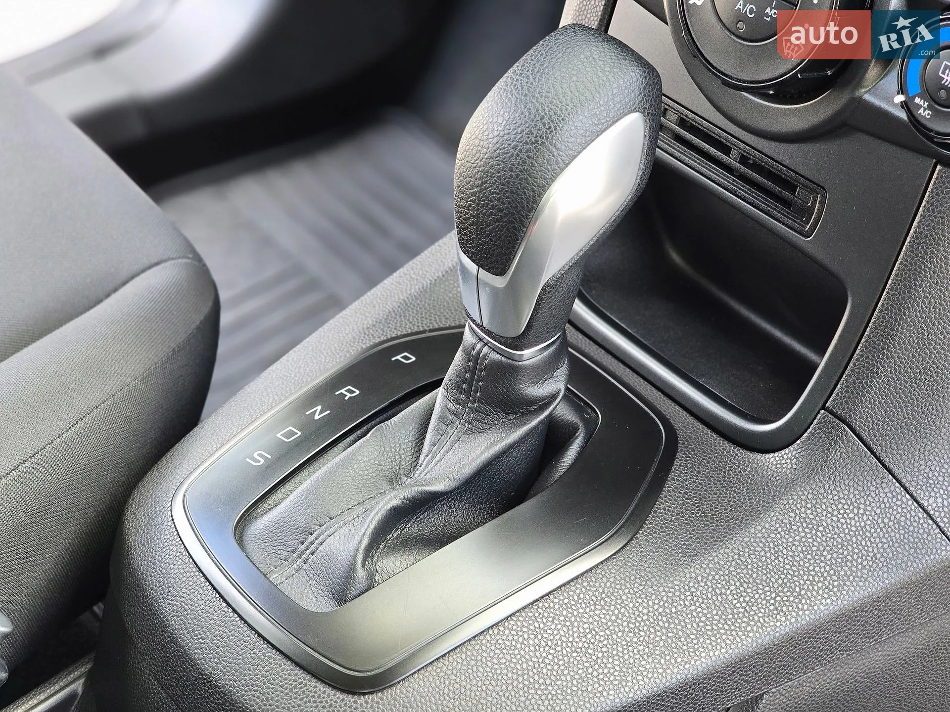2015 Ford Fiesta - мініатюра 54