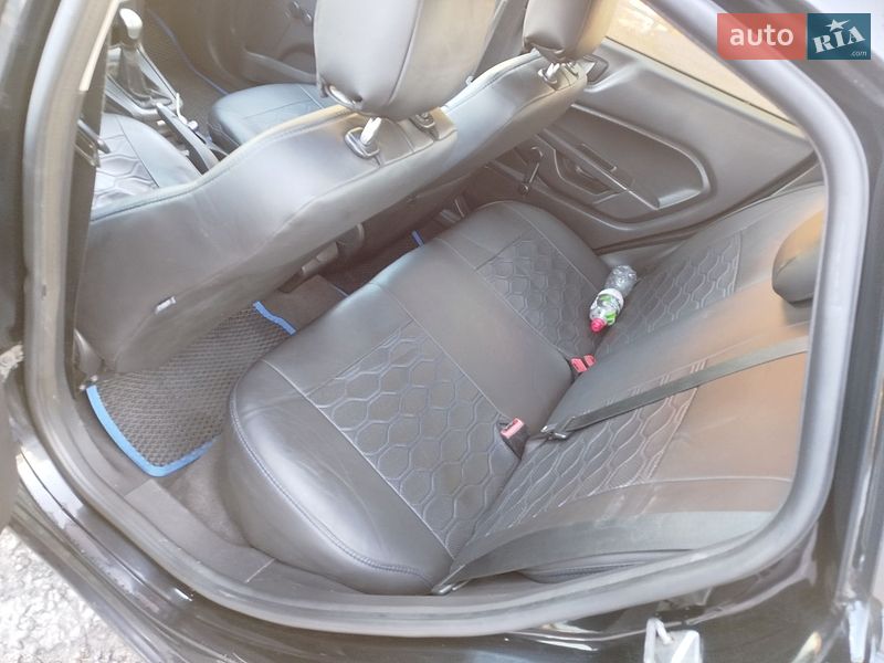 Седан Ford Fiesta 2015 в Дніпрі