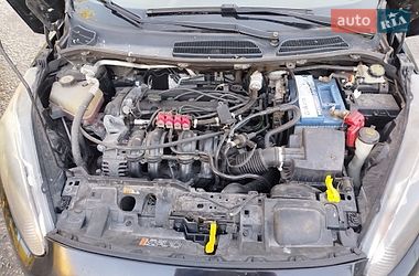 Седан Ford Fiesta 2015 в Дніпрі