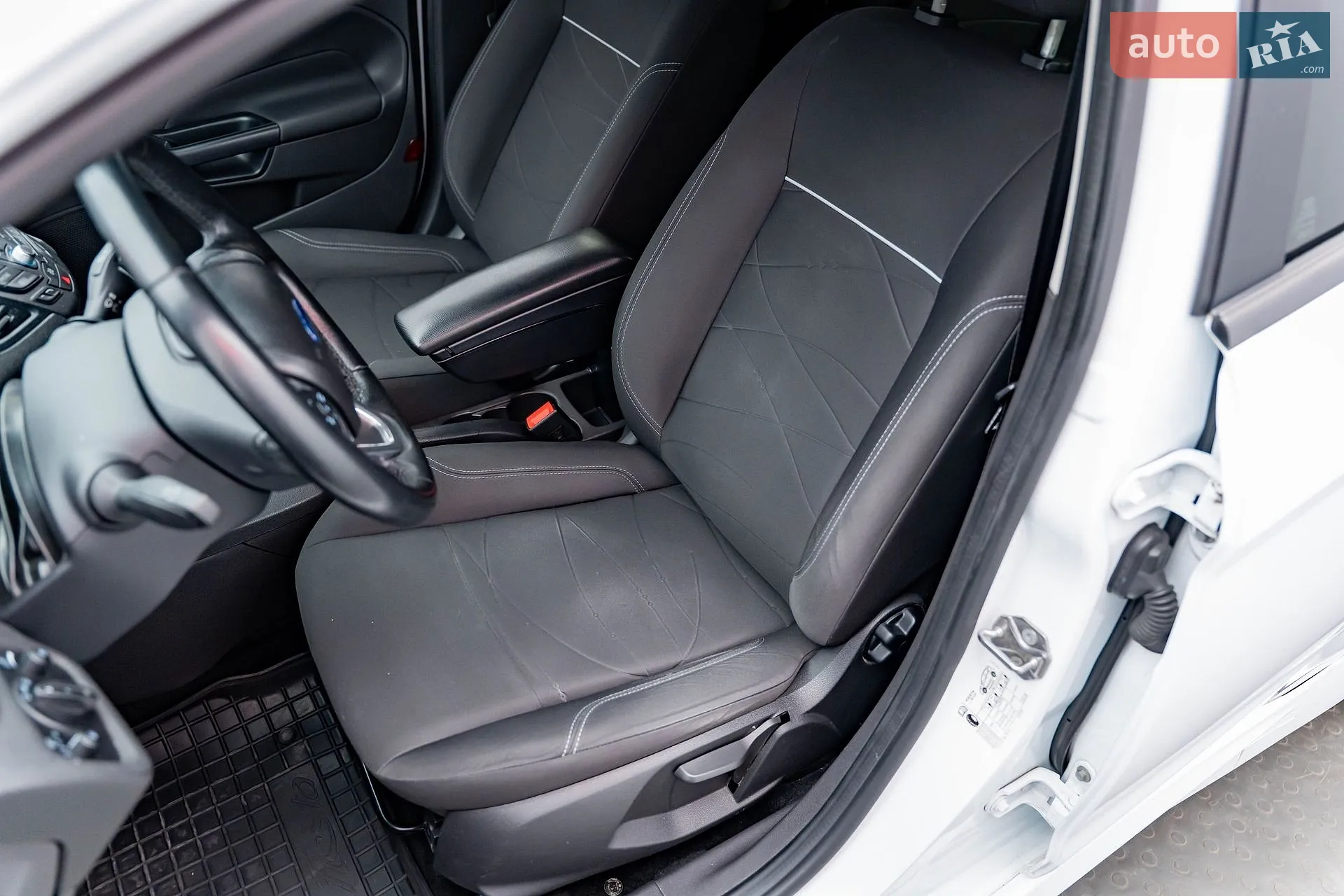 2013 Ford Fiesta - мініатюра 9