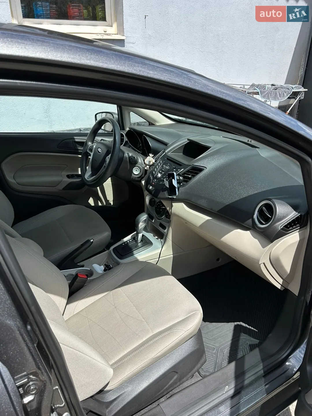 Ford Fiesta 2019 VIN 3FADP4EJ1KM163672 фото оголошення 2 з 12