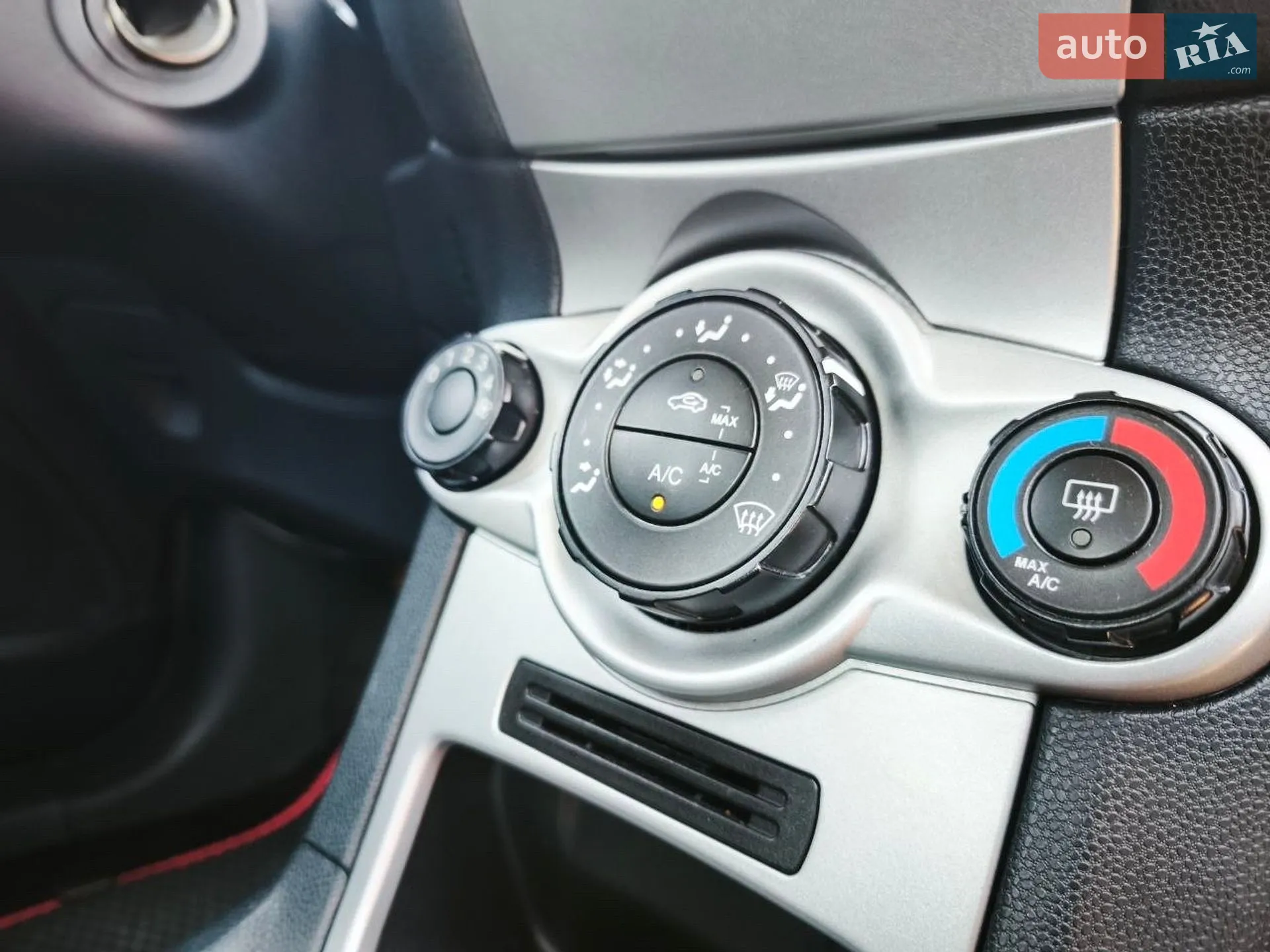 2012 Ford Fiesta - мініатюра 30