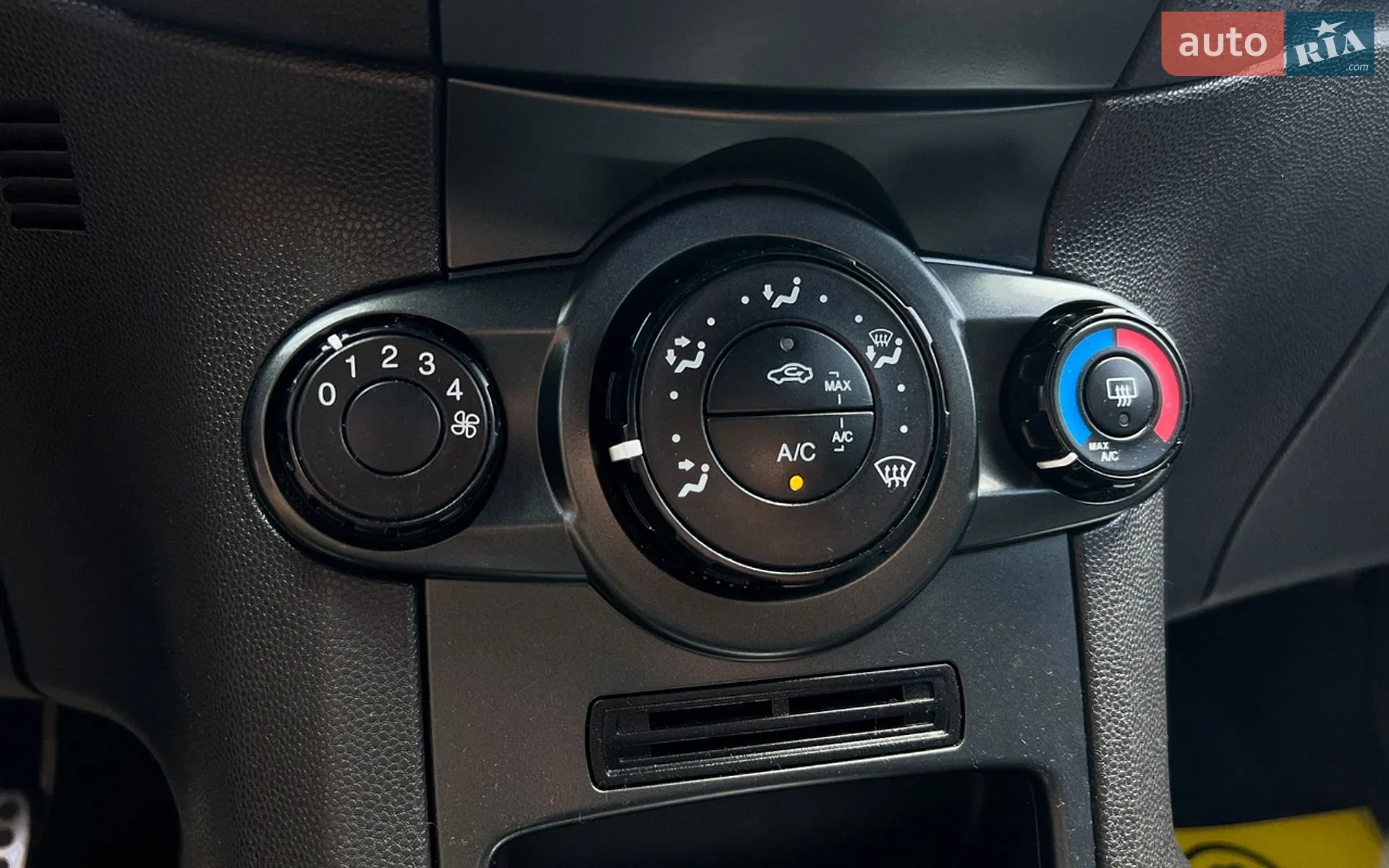 2013 Ford Fiesta - мініатюра 15