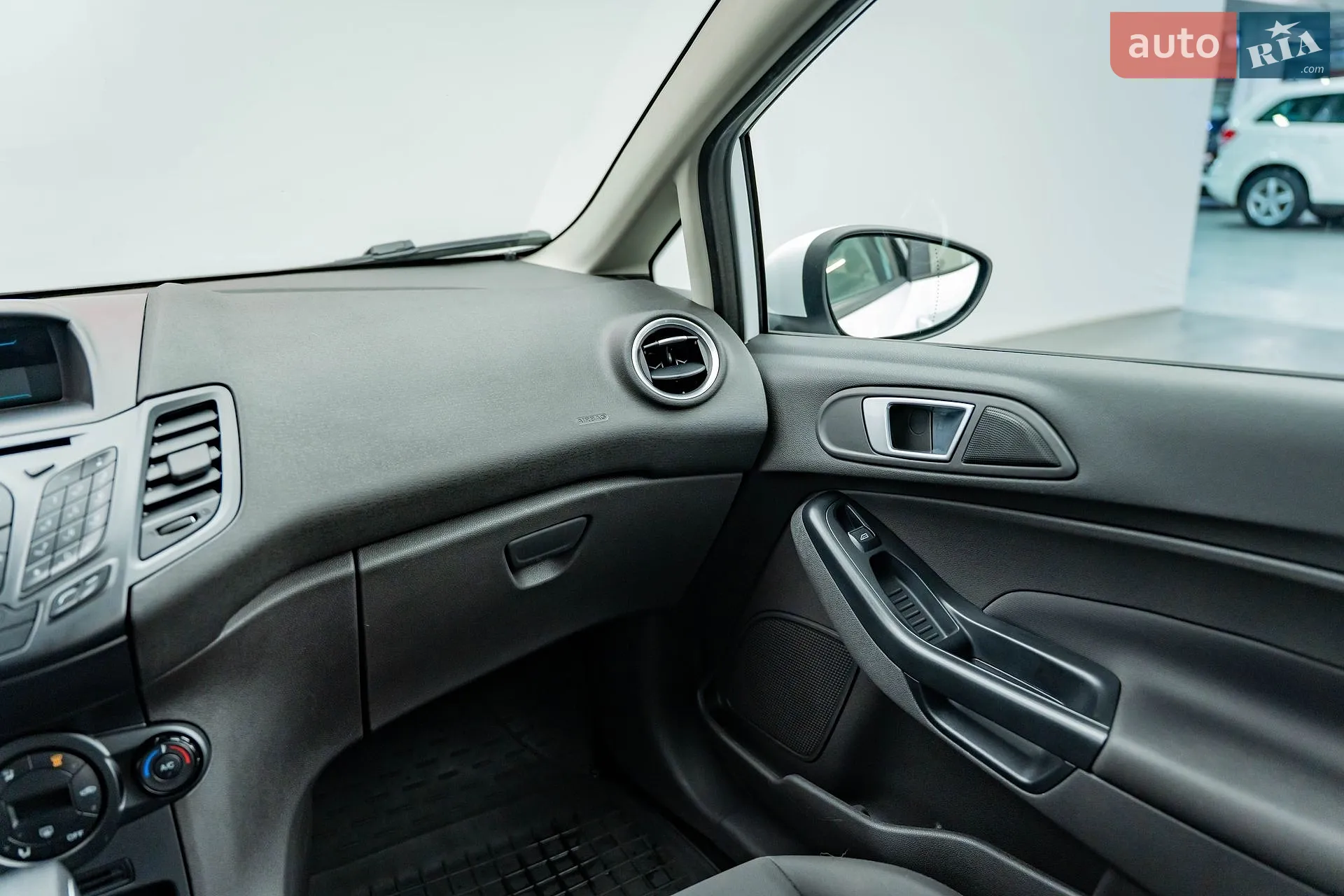 2013 Ford Fiesta - мініатюра 11