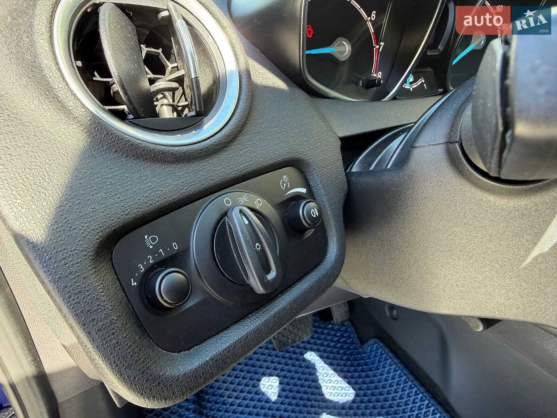 2015 Ford Fiesta - мініатюра 17