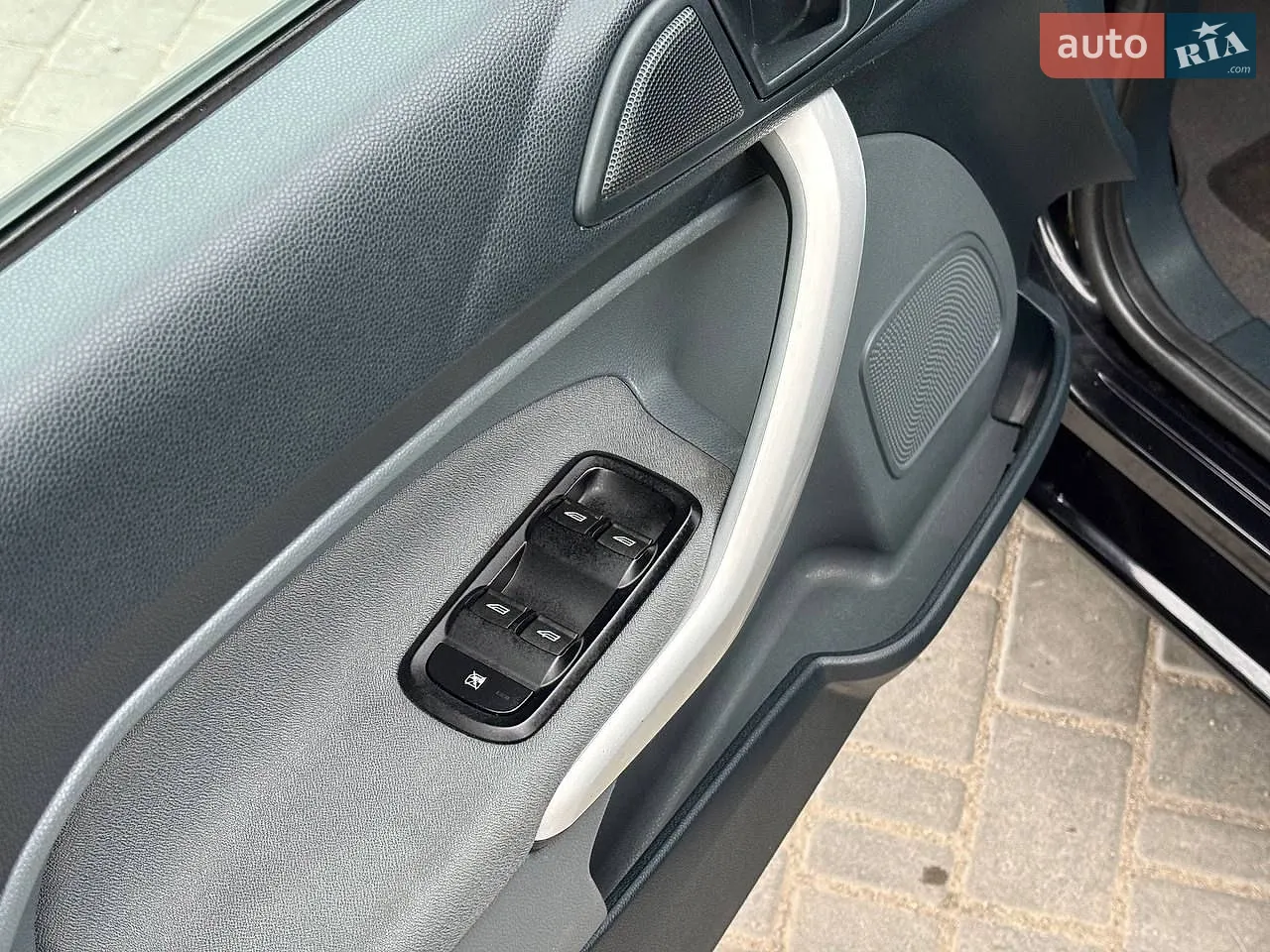 2010 Ford Fiesta - мініатюра 12