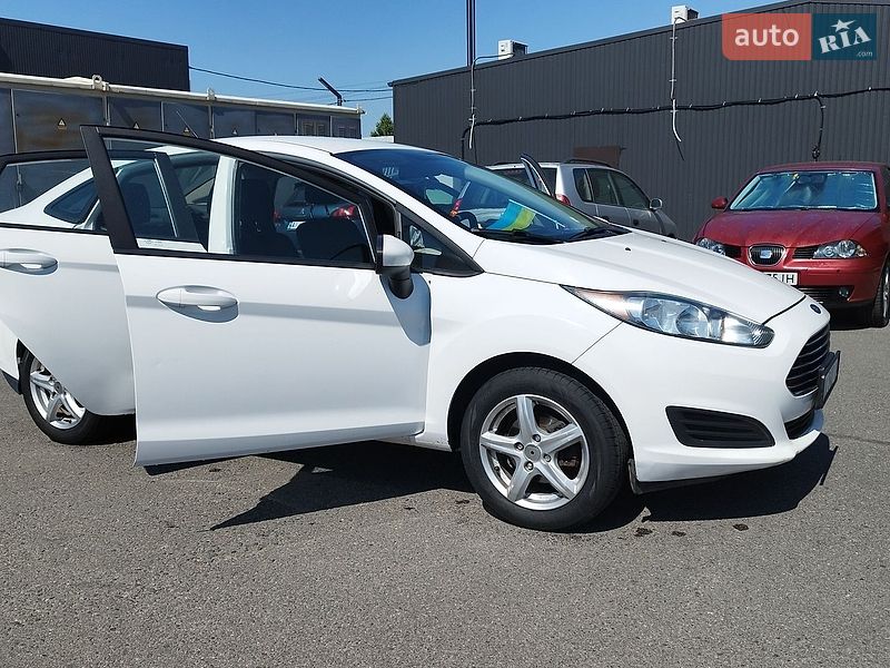 Седан Ford Fiesta 2017 в Киеве