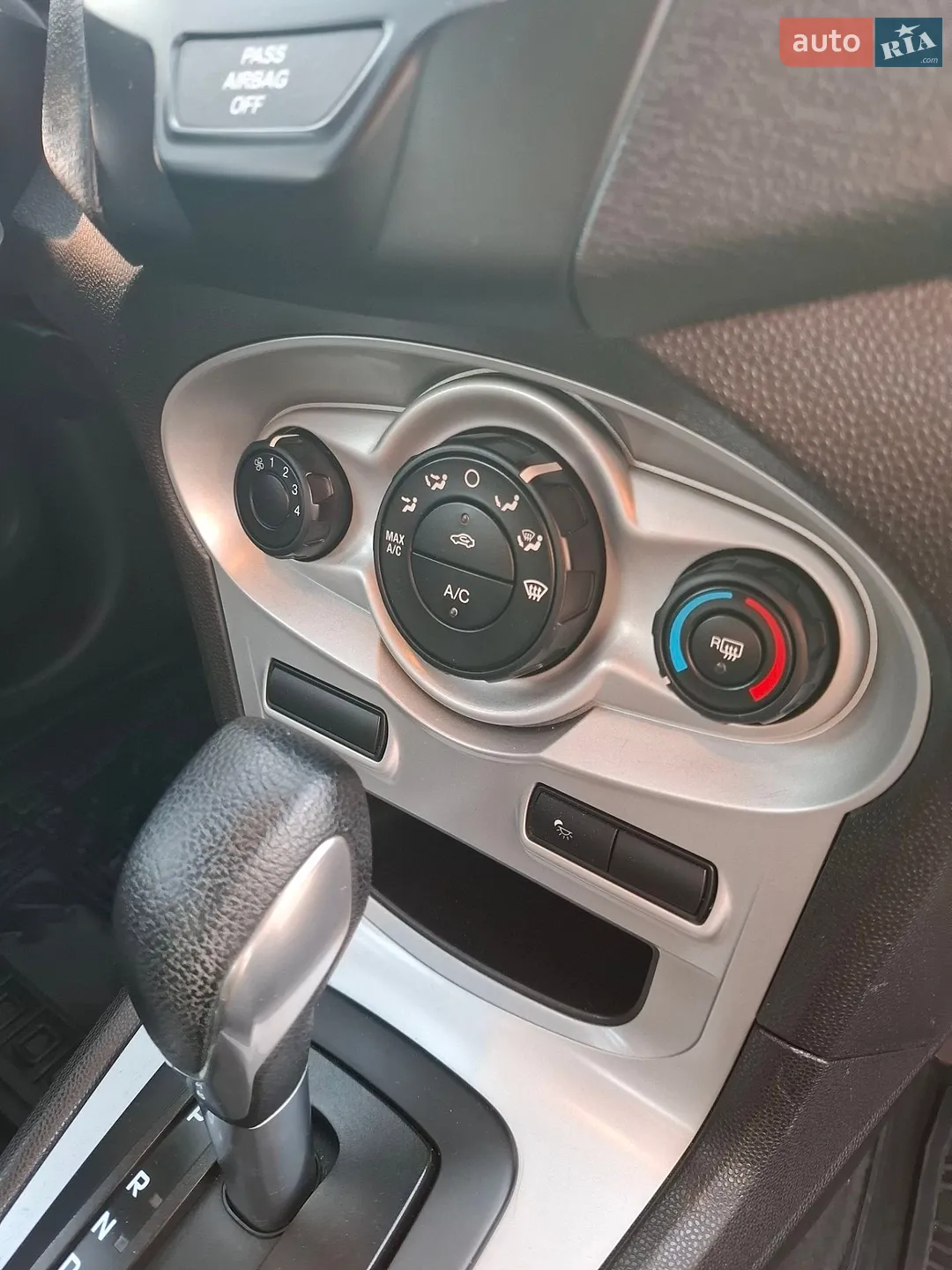 2015 Ford Fiesta - мініатюра 31