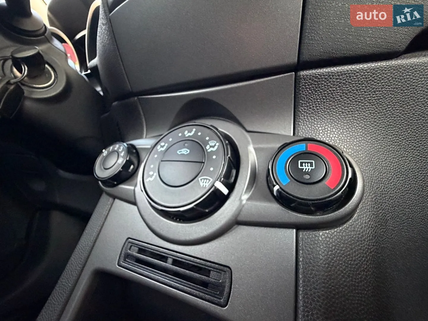 2013 Ford Fiesta - мініатюра 92