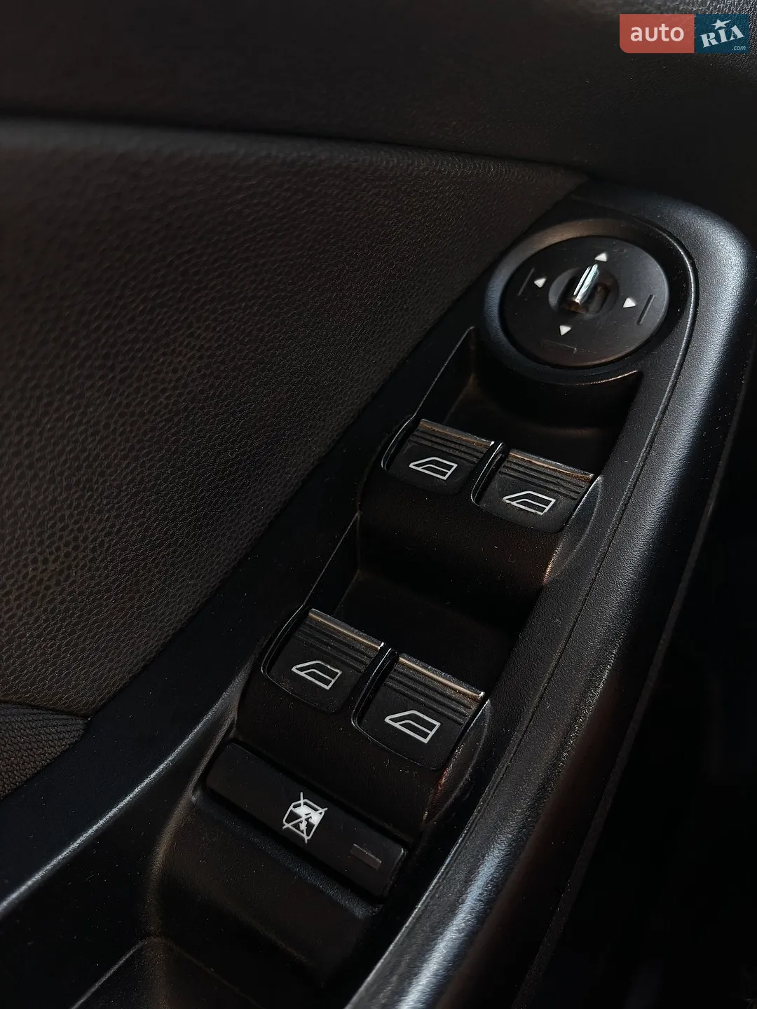 2013 Ford Fiesta - мініатюра 26