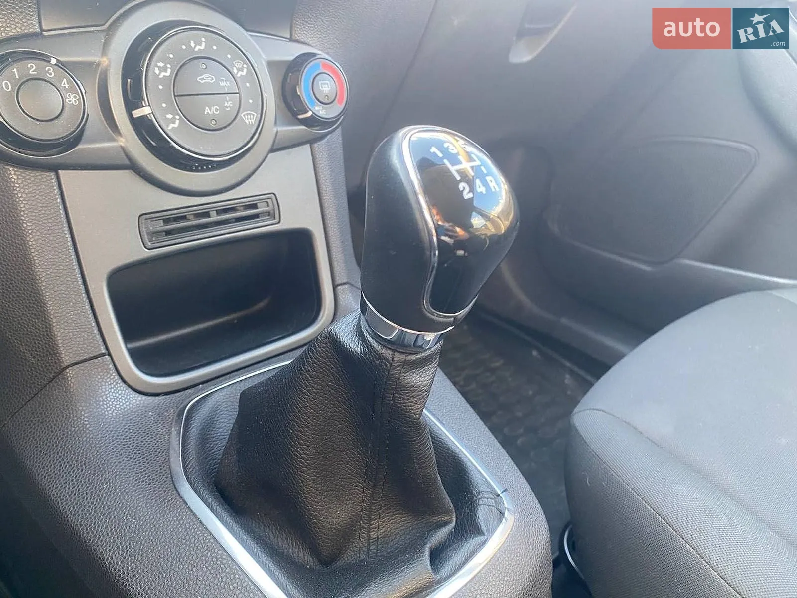 2013 Ford Fiesta - мініатюра 22