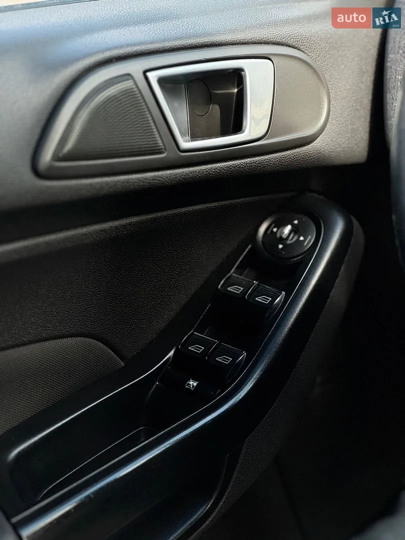2013 Ford Fiesta - мініатюра 11