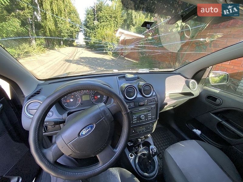 Хэтчбек Ford Fiesta 2007 в Вишневом фото 6 Хэтчбек Ford Fiesta 2007 в Вишневом